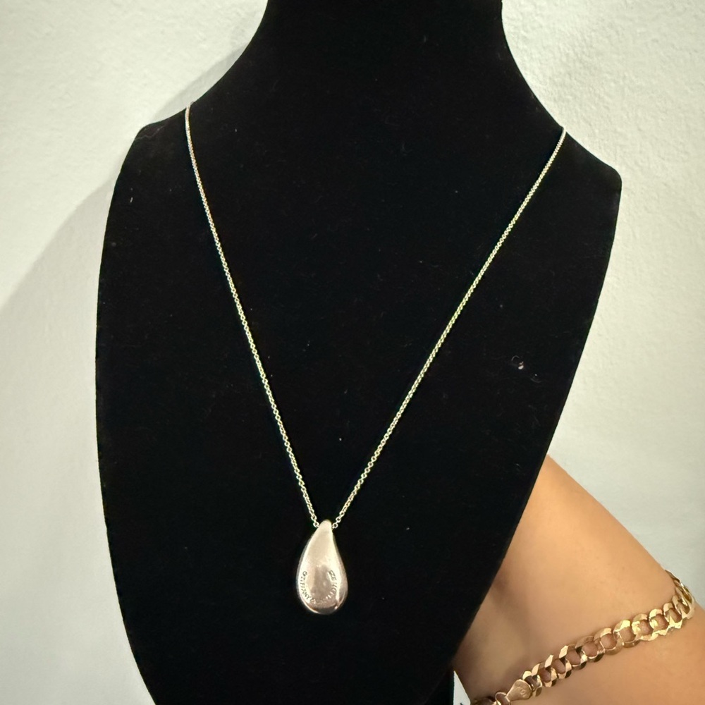 Tiffany & Co Elsa Peretti Sterling Silver Bean Pendant & Necklace “26